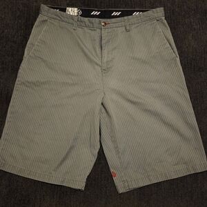 Volcom Stone Vintage Grey Pinstripe Hybrid Skateboarding Shorts. Size 38